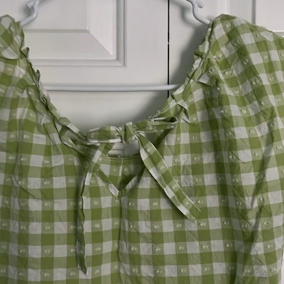 Lauren Conrad top with bow tie back like green and white small - Picture 4 of 6